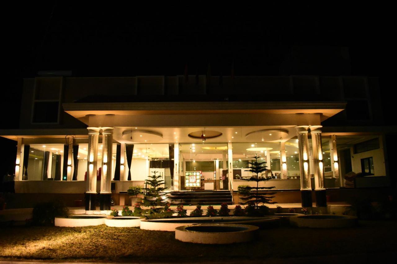 Hotel Four Seasons Resort Ajanta Sillod Dış mekan fotoğraf
